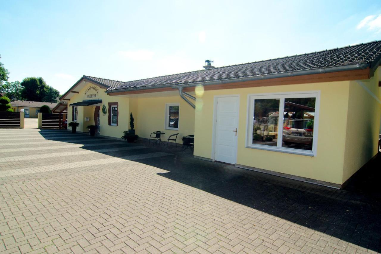 Messe-Hotel "Waldruhe" Giesen Eksteriør bilde