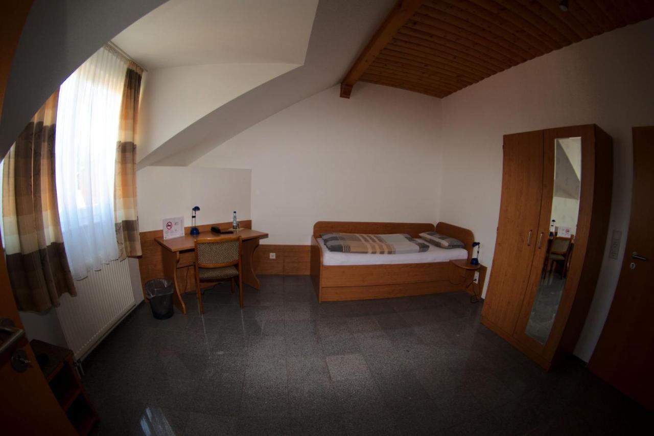 Messe-Hotel "Waldruhe" Giesen Eksteriør bilde