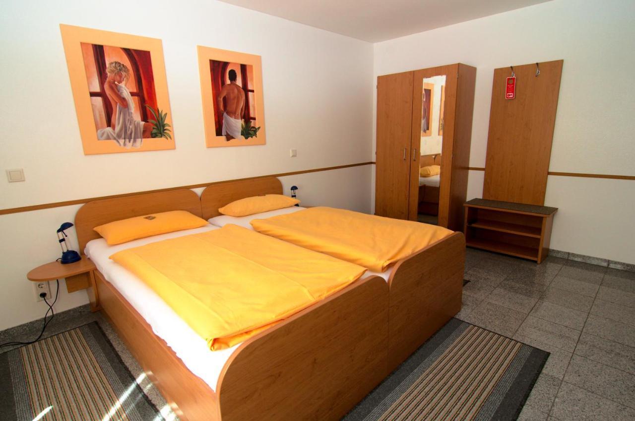 Messe-Hotel "Waldruhe" Giesen Eksteriør bilde