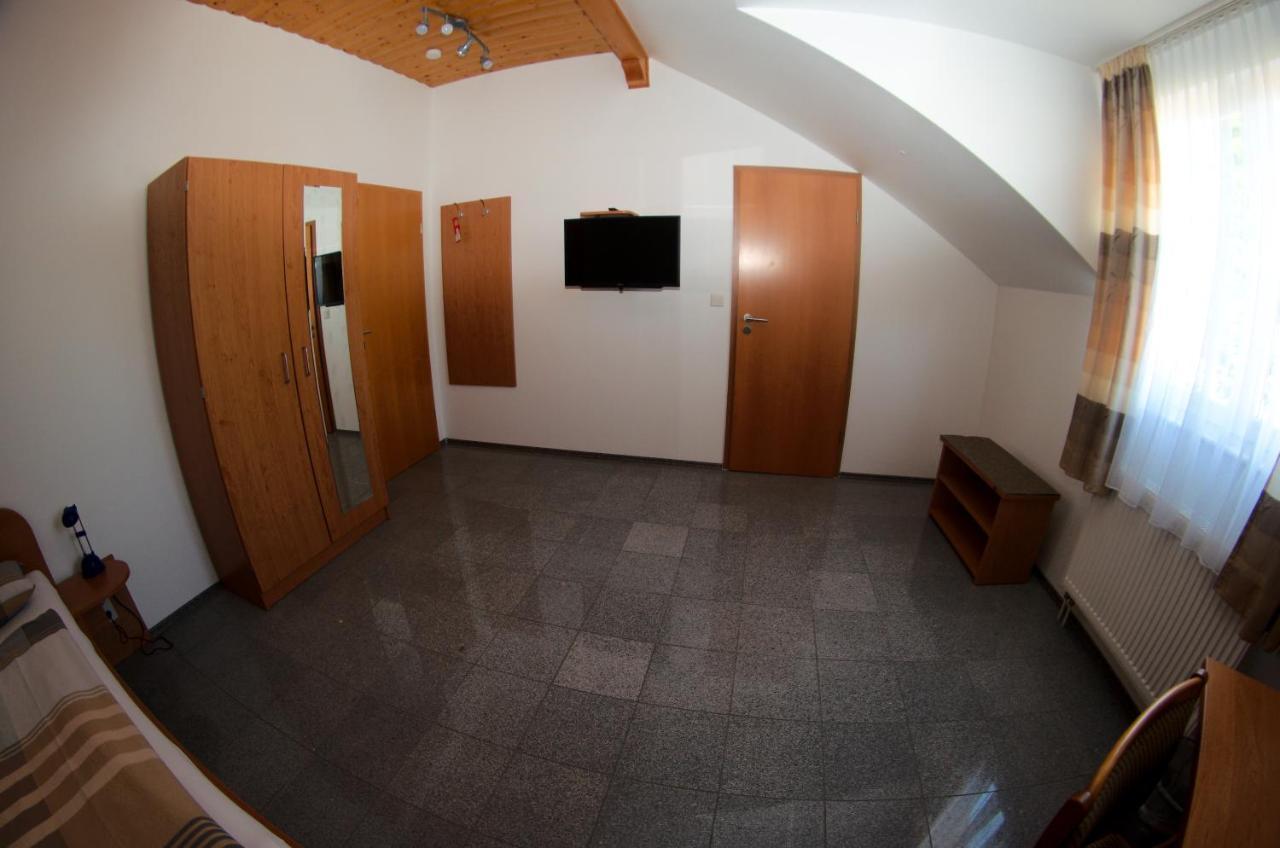 Messe-Hotel "Waldruhe" Giesen Eksteriør bilde