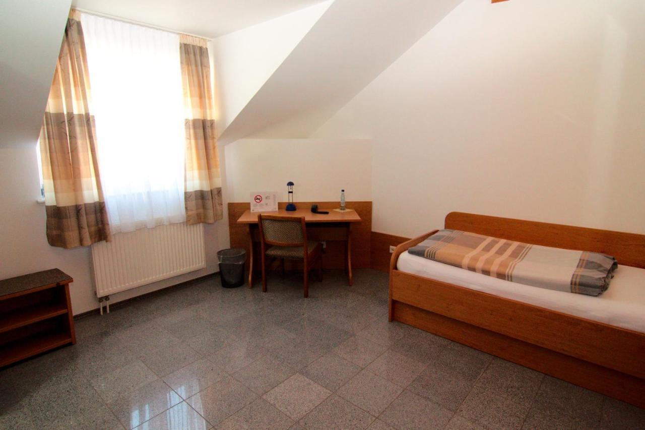 Messe-Hotel "Waldruhe" Giesen Eksteriør bilde